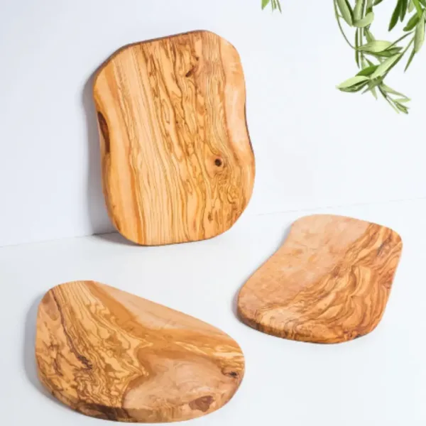 Planche à découper avec rainure en bois d’olivier