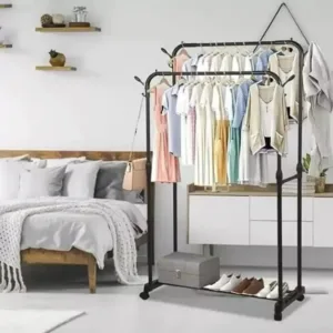 Porte-manteaux réglable sur roulettes pour rangement pratique