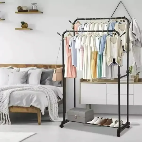 Porte-manteaux réglable sur roulettes pour rangement pratique