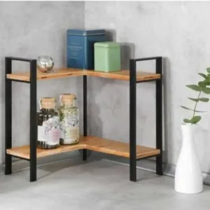 Installation de l’étagère d'angle en MDF dans une cuisine moderne.
