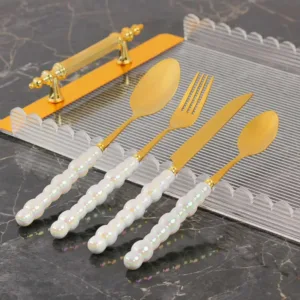 Couverts en céramique et acier inoxydable