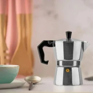 Cafetière Moka Italienne 6 Tasses prête à servir.