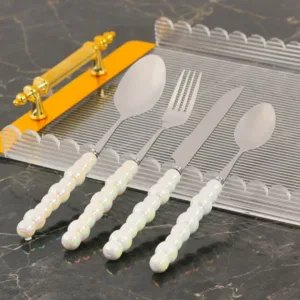 Couverts élégants en céramique