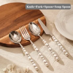 Couverts en céramique blanche