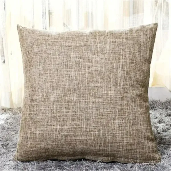 Housse de coussin Japa dans une salle à manger élégante.