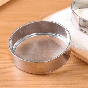 Passoire inox idéale pour tamiser sucre glace et farine
