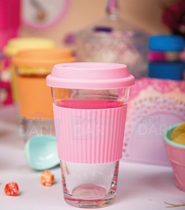 Tasse en verre 400 ml avec couvercle silicone.